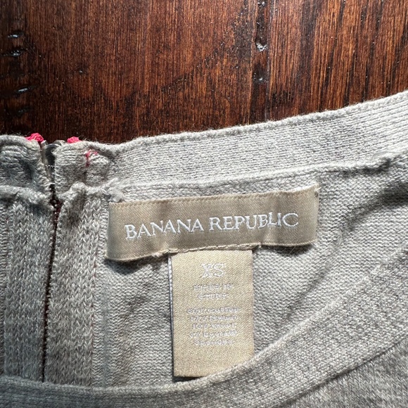 Banana Republic Gray Sweater with Pink Accent - Picture 2 of 6